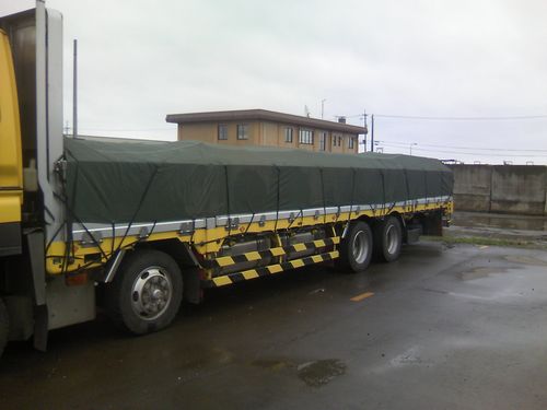 トラックシート虎繊 大型トラックダークグリーン施工写真2
